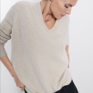 V-neck 100% cashmere sweater